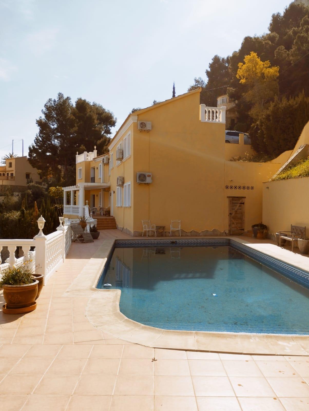 2-9-46 Exclusieve villa in Calpe met panoramisch uitzicht en een grote investeringsmogelijkheid
