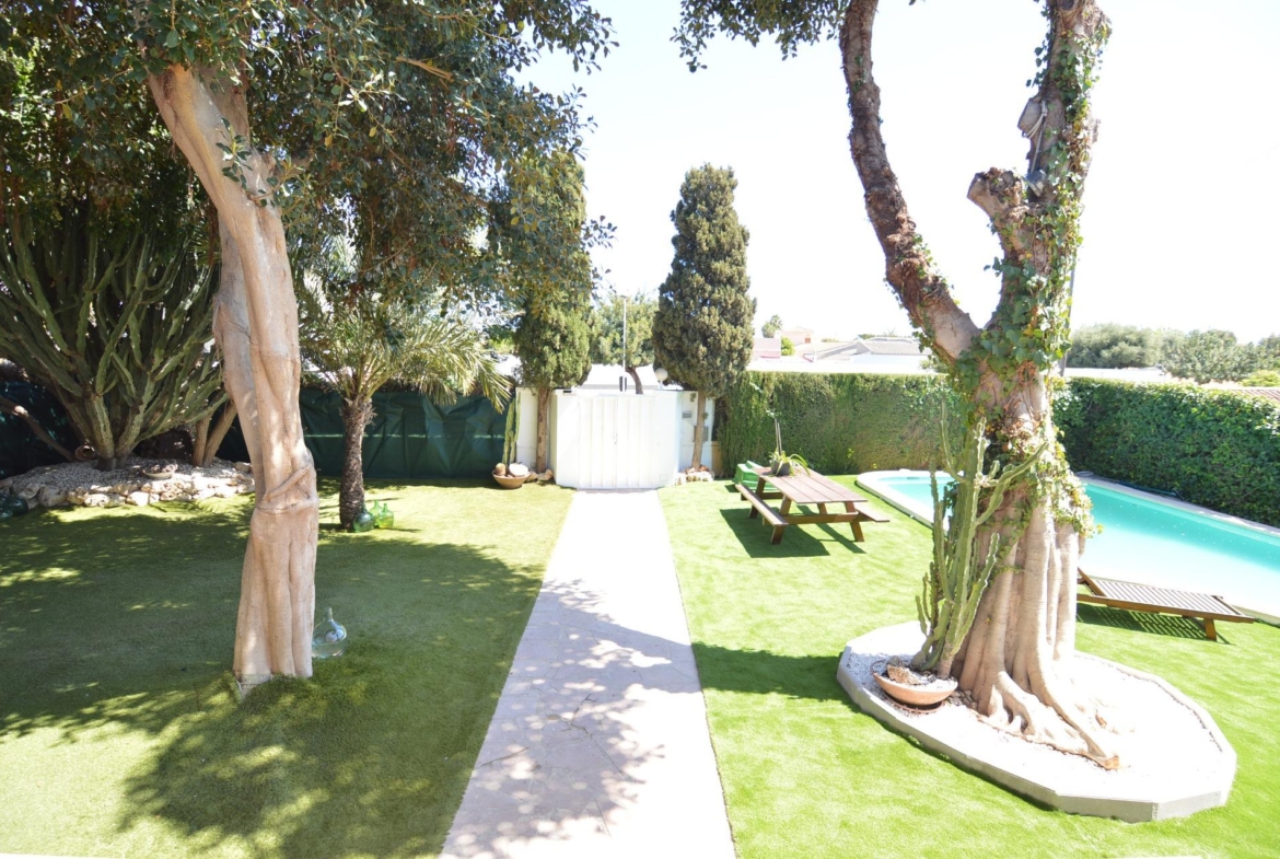 Spectacular renovated villa in urbanization Torreta Florida