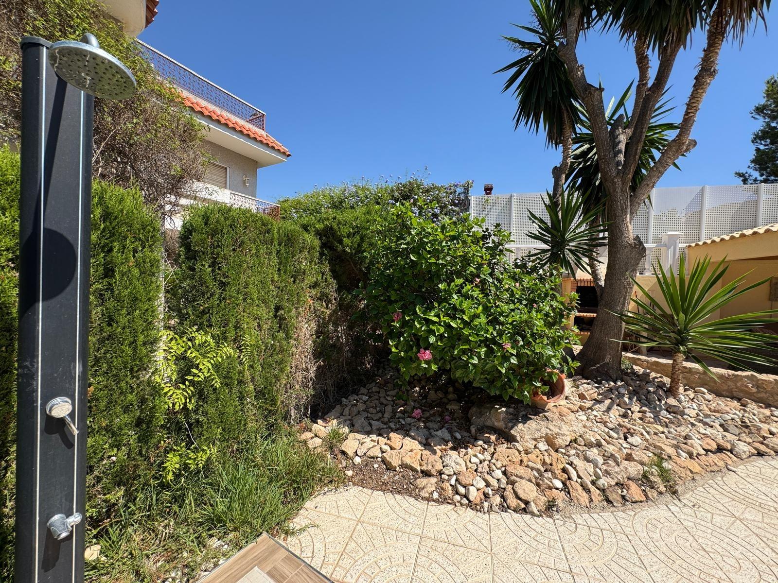 2-91-4 VILLA DE LIJO EN CAMPOAMOR CON 639 M2 DE CASA. PARCELA 800 M2. PISCINA PROPIA. 5 DORM. 4 BAÑOS. PLAYA A 650 METROS.