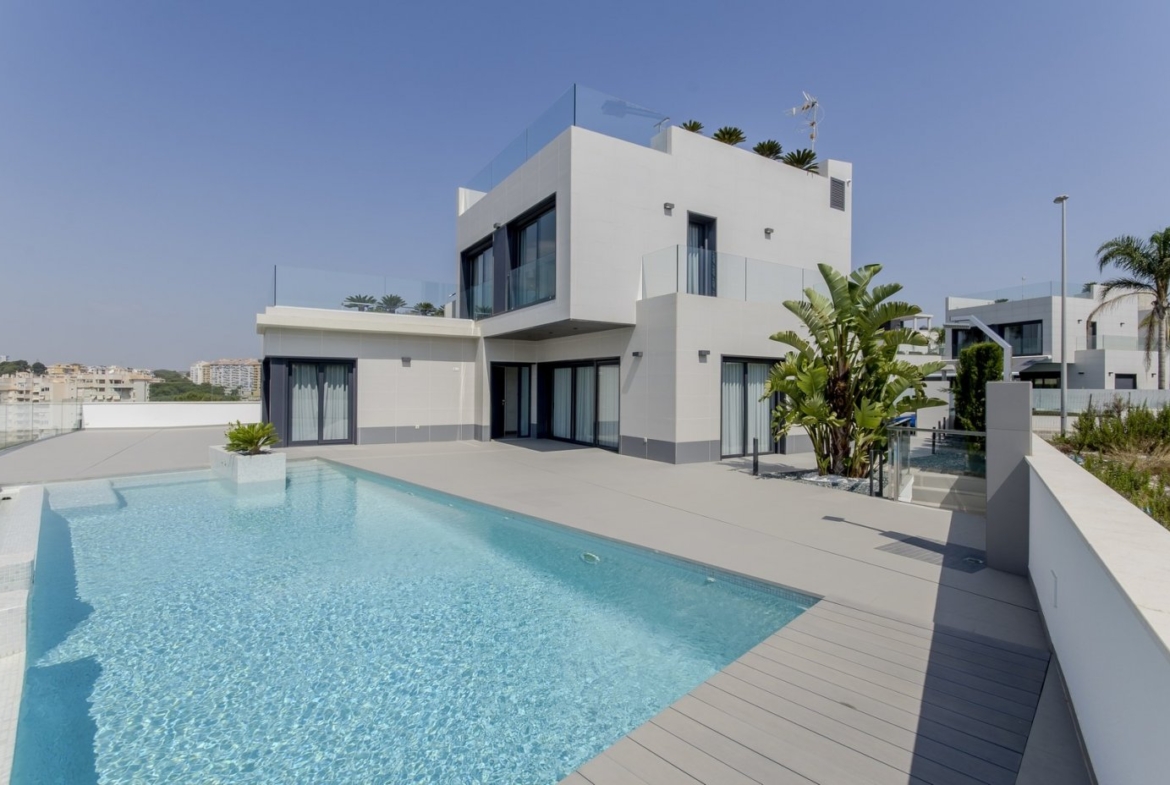 NEW CONSTRUCTION VILLAS 250 m FROM THE BEACH IN CAMPOAMOR