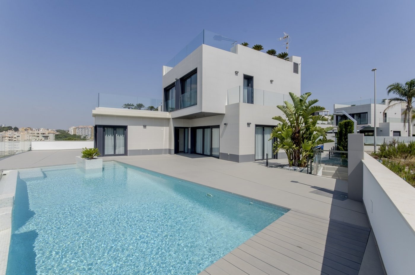 NEW CONSTRUCTION VILLAS 250 m FROM THE BEACH IN CAMPOAMOR