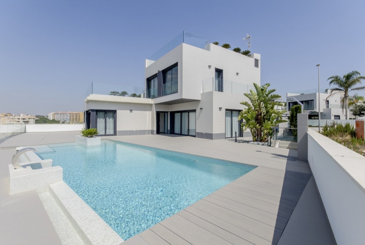 NEW CONSTRUCTION VILLAS 250 m FROM THE BEACH IN CAMPOAMOR
