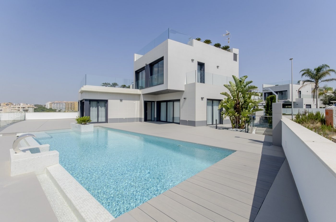NEW CONSTRUCTION VILLAS 250 m FROM THE BEACH IN CAMPOAMOR