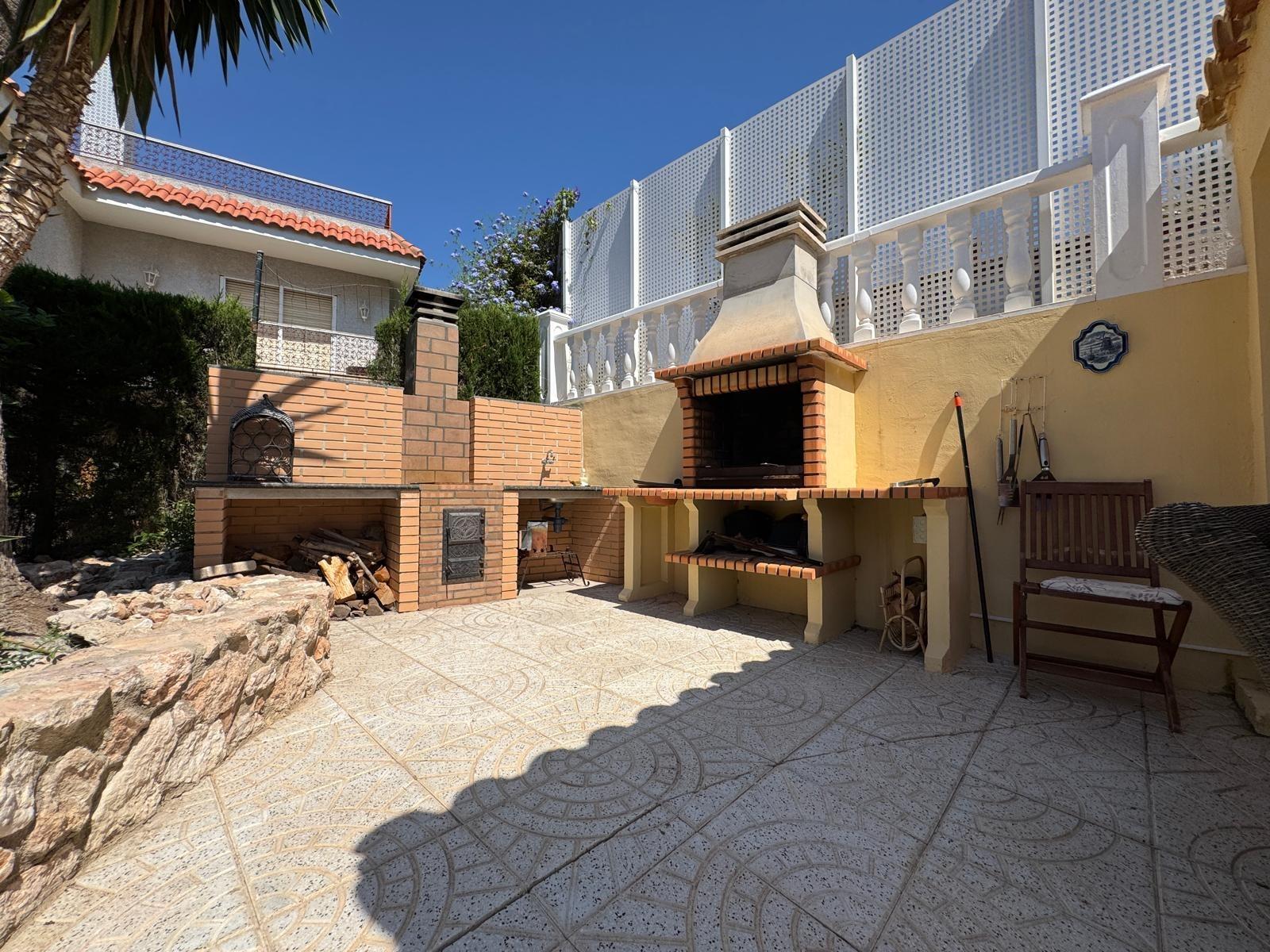 2-96-4 VILLA DE LIJO EN CAMPOAMOR CON 639 M2 DE CASA. PARCELA 800 M2. PISCINA PROPIA. 5 DORM. 4 BAÑOS. PLAYA A 650 METROS.