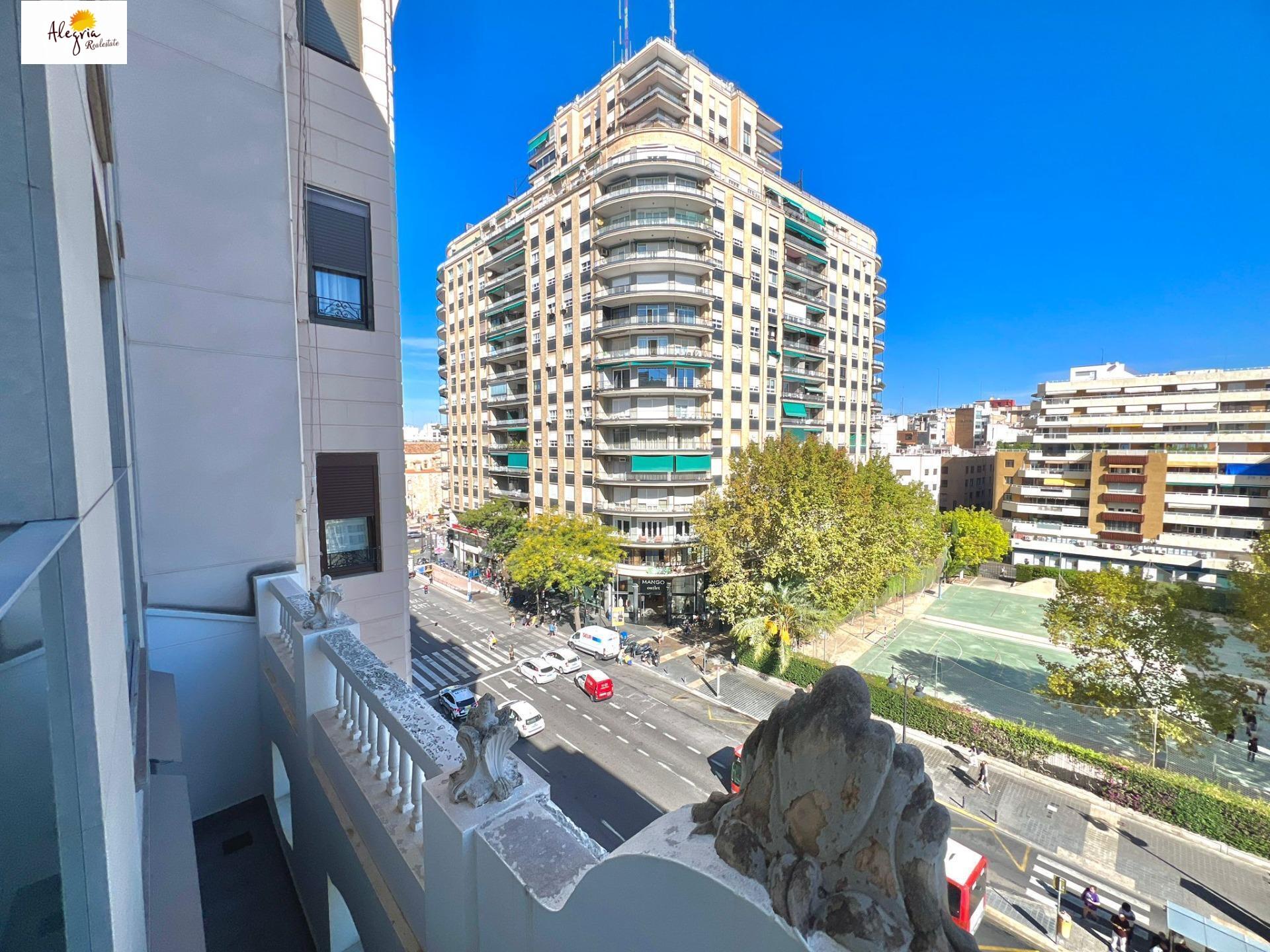 20-12-1 !!! EXTRAORDINARY DUPLEX IN THE HISTORIC CENTER OF VALENCIA