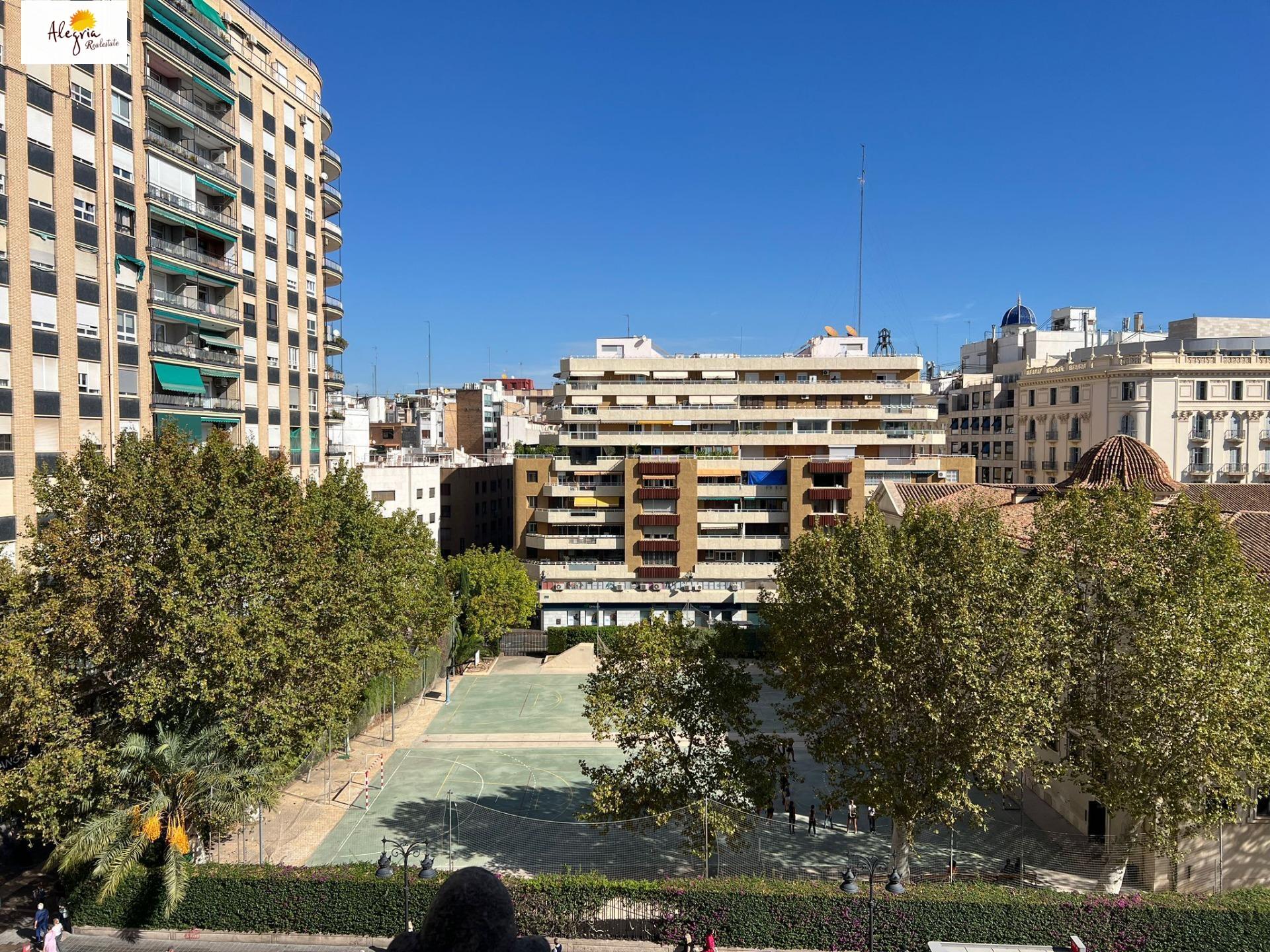 20-13-1 !!! EXTRAORDINARY DUPLEX IN THE HISTORIC CENTER OF VALENCIA