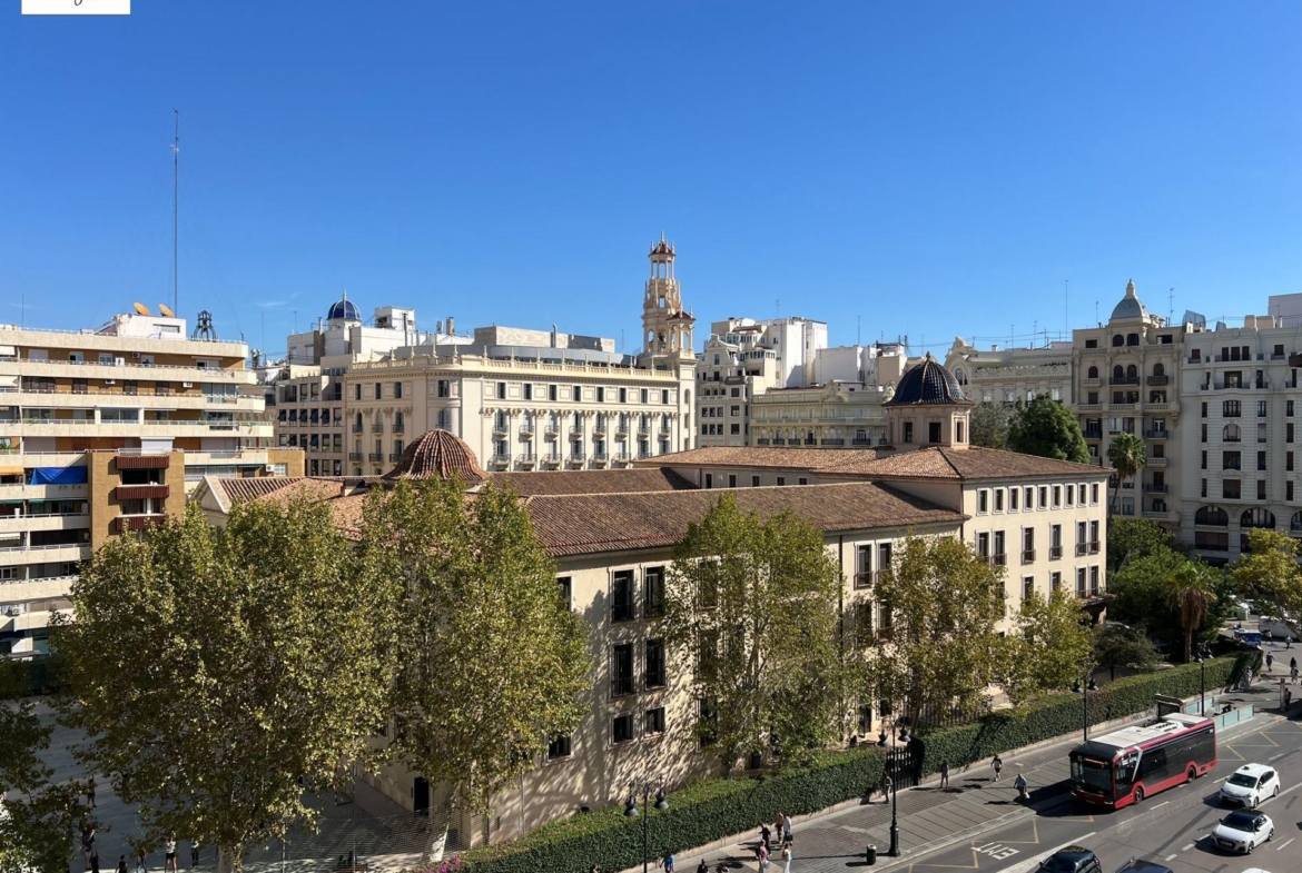 !!! EXTRAORDINARY DUPLEX IN THE HISTORIC CENTER OF VALENCIA