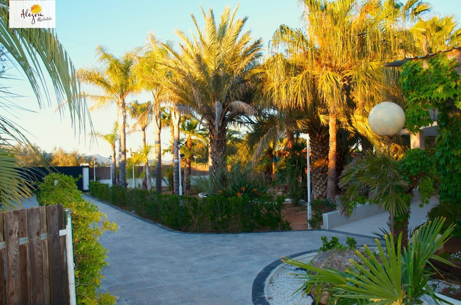 20-16-3 EXCLUSIVE VILLA-OASIS WITH GUEST-HOUSES (BÉTERA)
