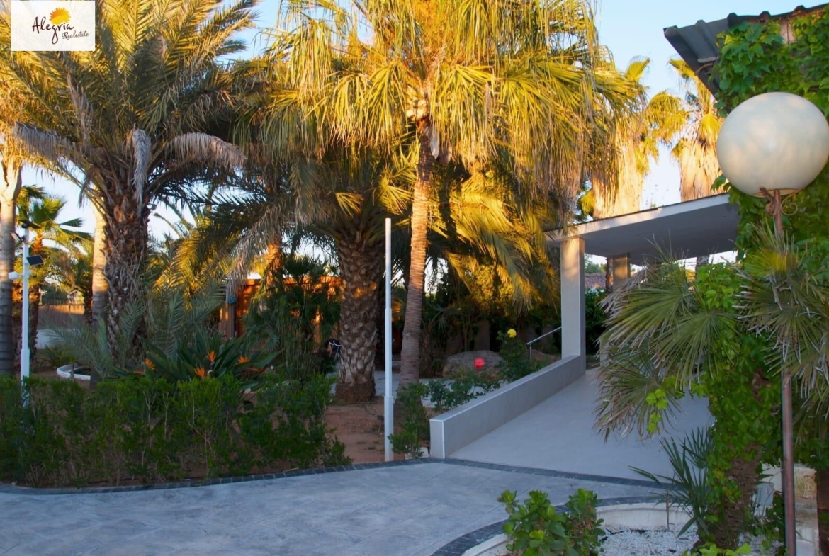 EXCLUSIVE VILLA-OASIS WITH GUEST-HOUSES (BÉTERA)