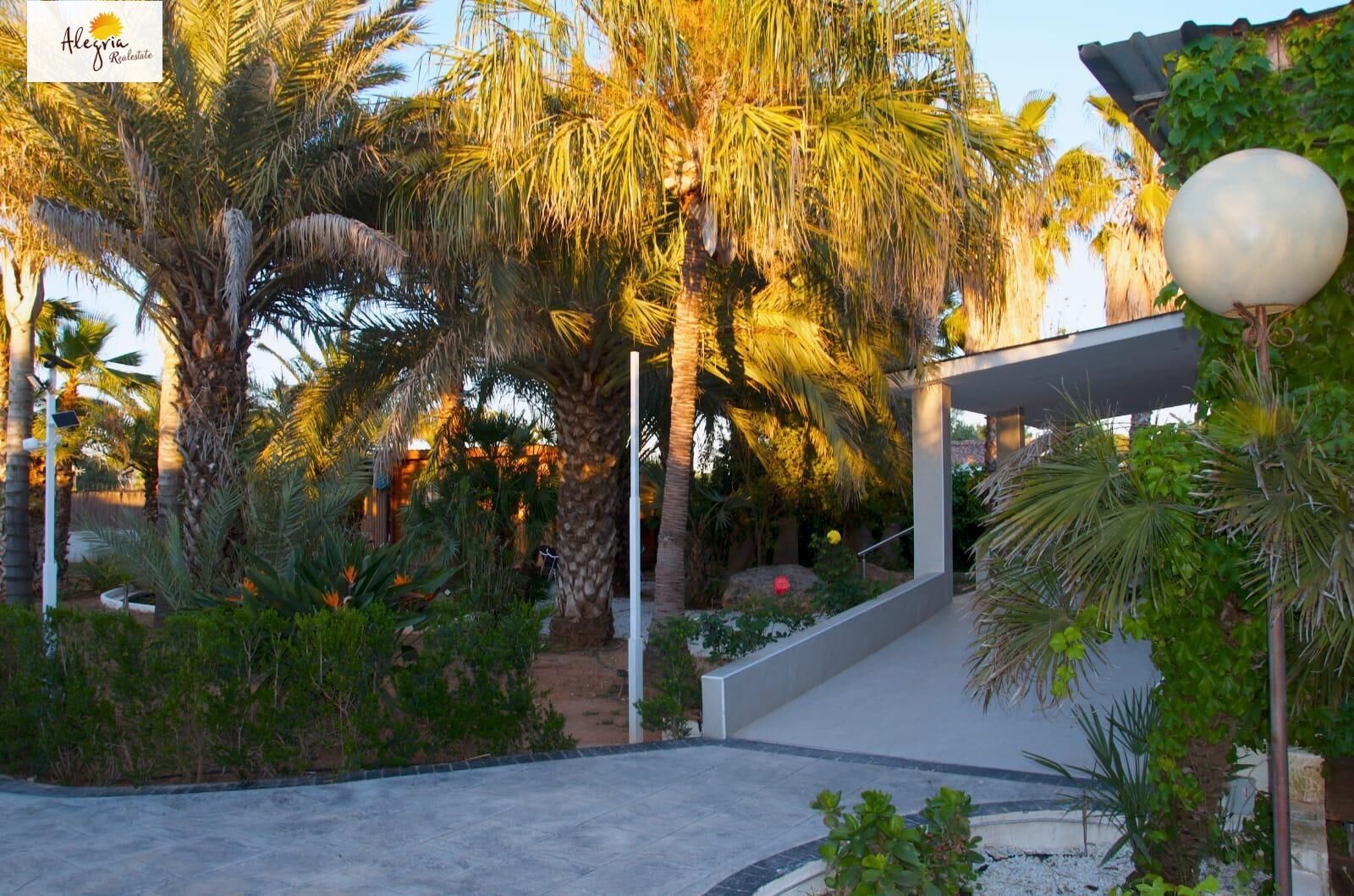 20-17-3 EXCLUSIVE VILLA-OASIS WITH GUEST-HOUSES (BÉTERA)