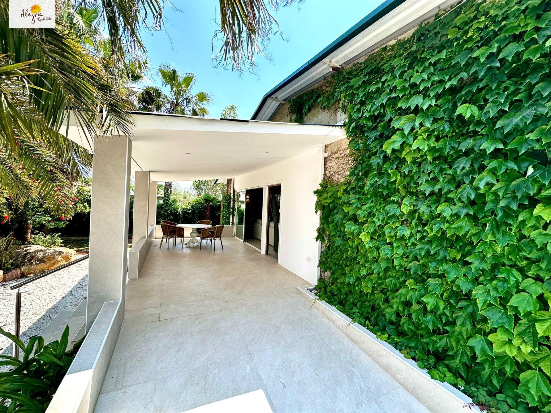 20-18-3 EXCLUSIVE VILLA-OASIS WITH GUEST-HOUSES (BÉTERA)