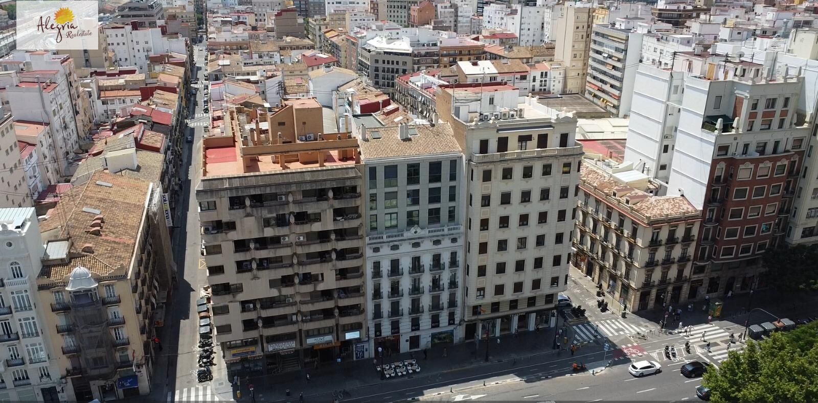 20-2-1 !!! EXTRAORDINARY DUPLEX IN THE HISTORIC CENTER OF VALENCIA