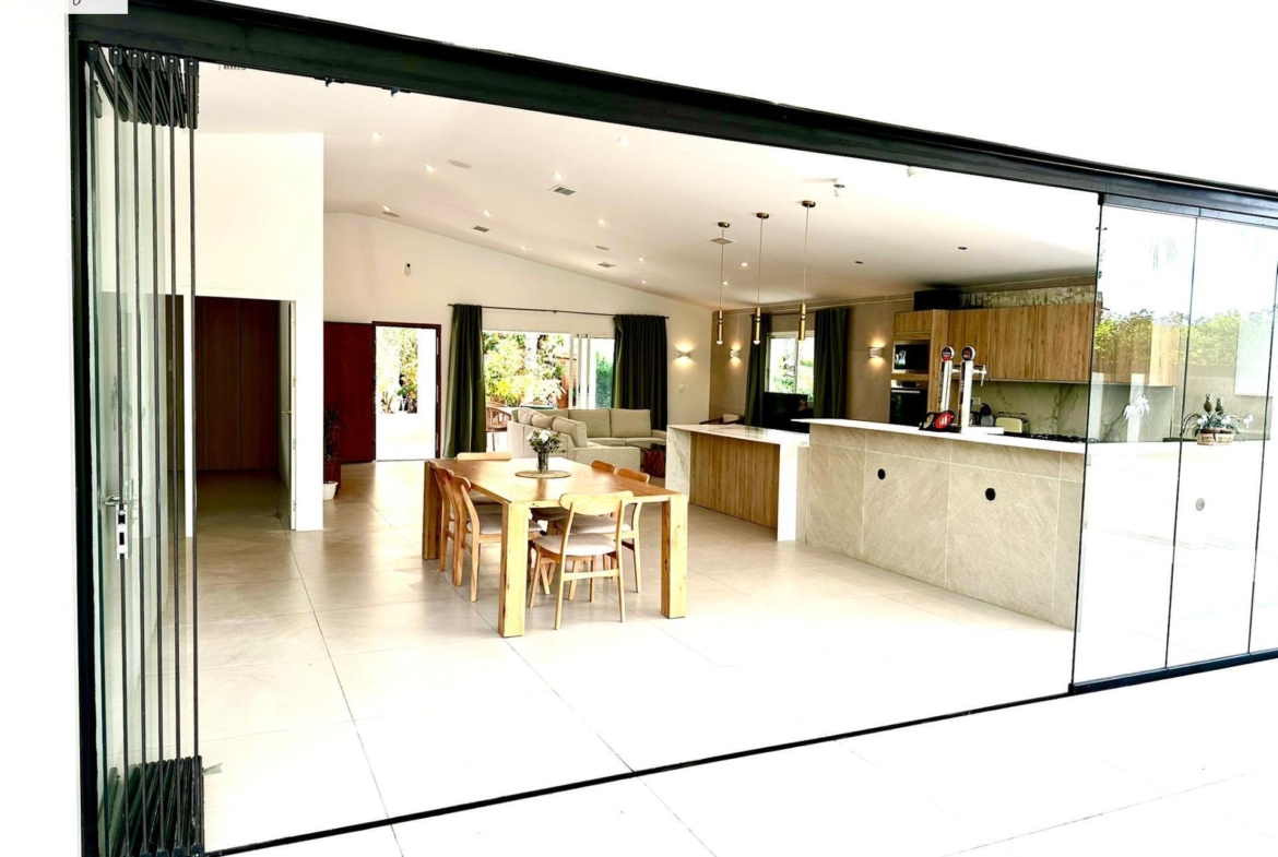 EXCLUSIVE VILLA-OASIS WITH GUEST-HOUSES (BÉTERA)