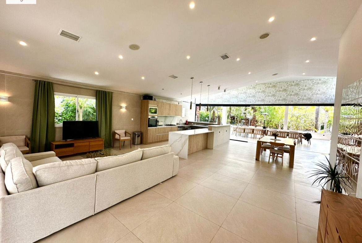 EXCLUSIVE VILLA-OASIS WITH GUEST-HOUSES (BÉTERA)