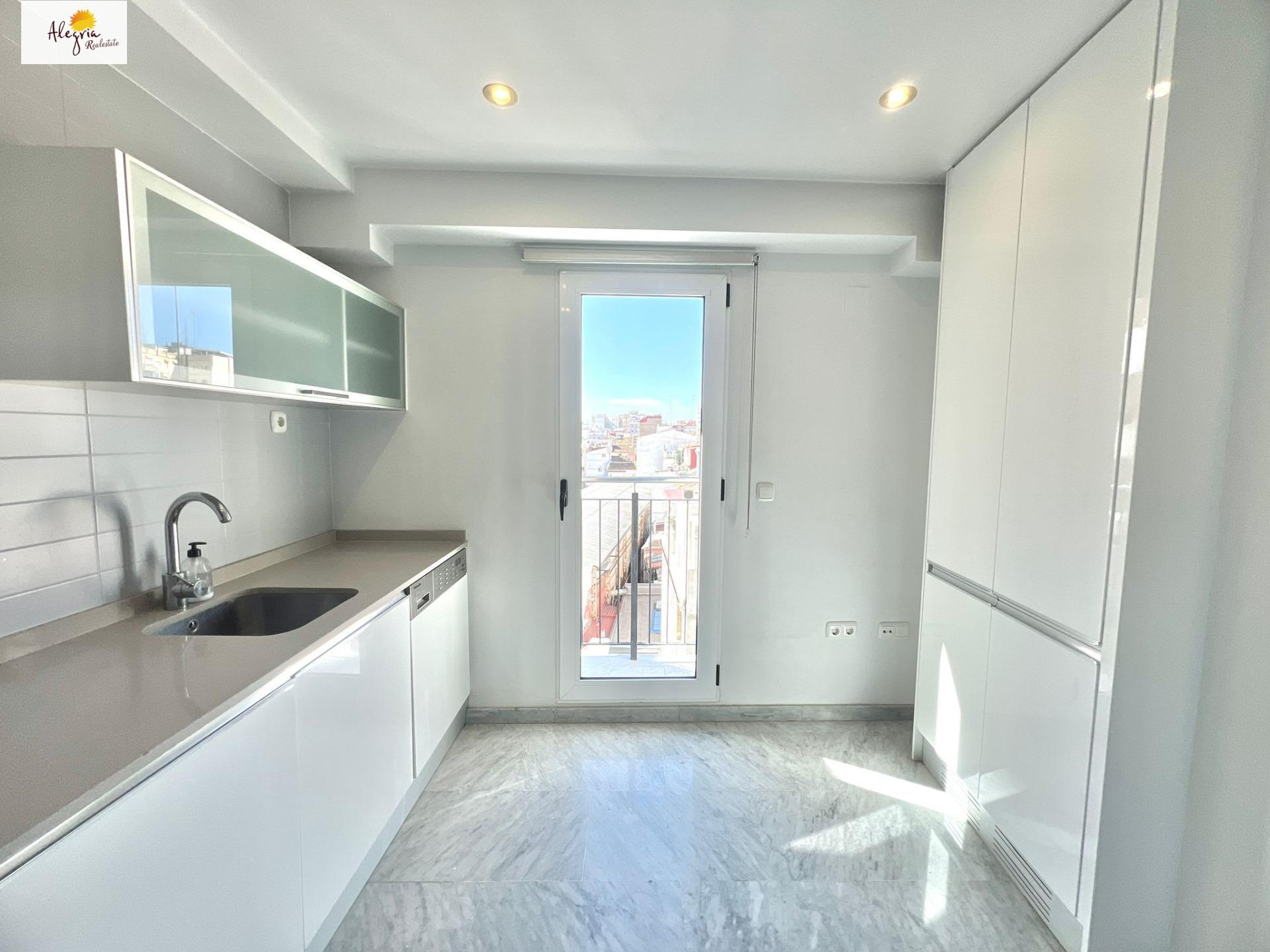 20-26-1 !!! EXTRAORDINARY DUPLEX IN THE HISTORIC CENTER OF VALENCIA