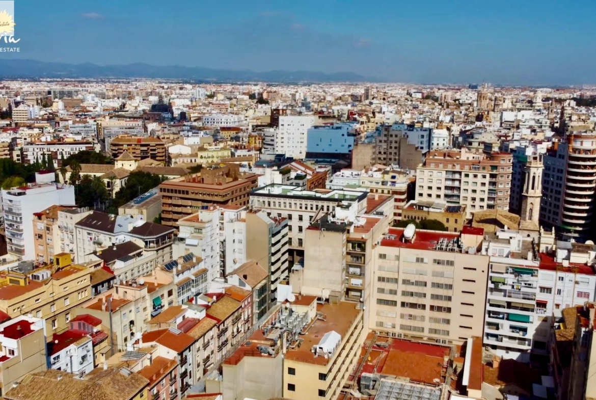!!! EXTRAORDINARY DUPLEX IN THE HISTORIC CENTER OF VALENCIA