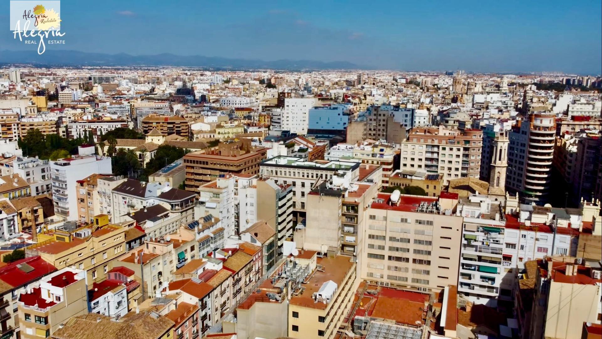 20-29 !!! EXTRAORDINARY DUPLEX IN THE HISTORIC CENTER OF VALENCIA