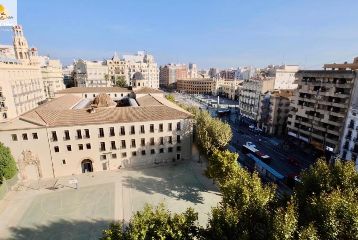 !!! EXTRAORDINARY DUPLEX IN THE HISTORIC CENTER OF VALENCIA