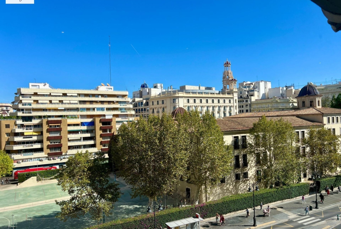 !!! EXTRAORDINARY DUPLEX IN THE HISTORIC CENTER OF VALENCIA
