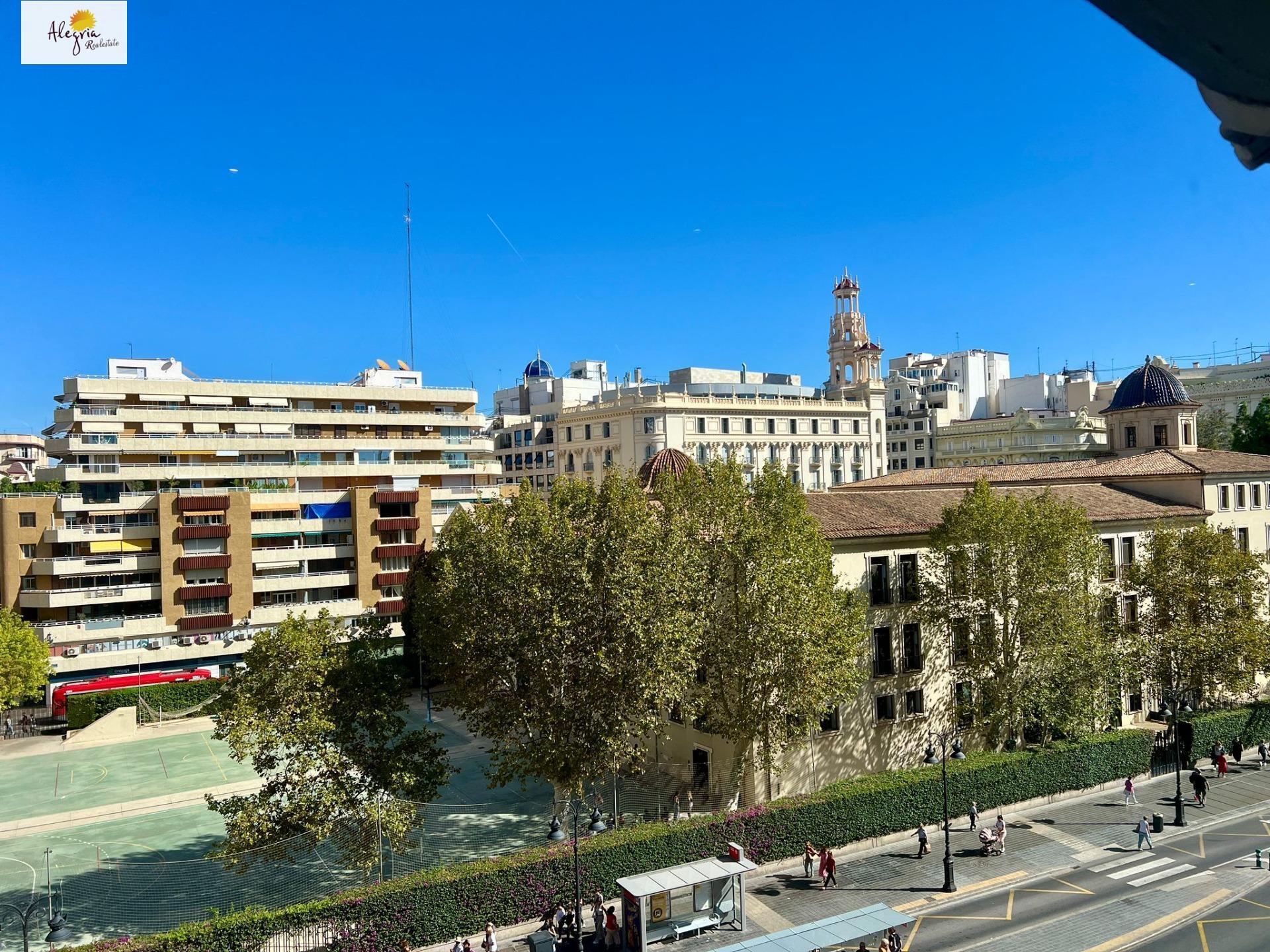 20-36 !!! EXTRAORDINARY DUPLEX IN THE HISTORIC CENTER OF VALENCIA