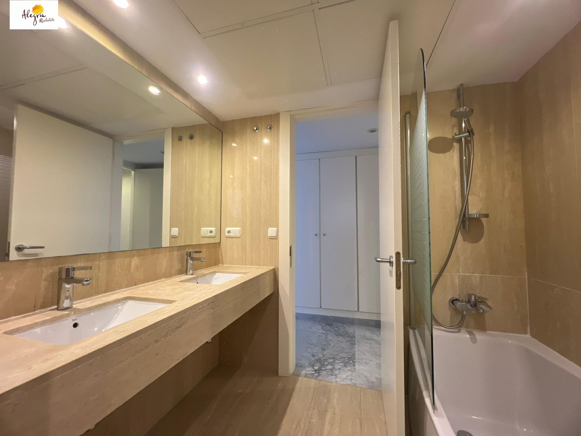 20-46 !!! EXTRAORDINARY DUPLEX IN THE HISTORIC CENTER OF VALENCIA