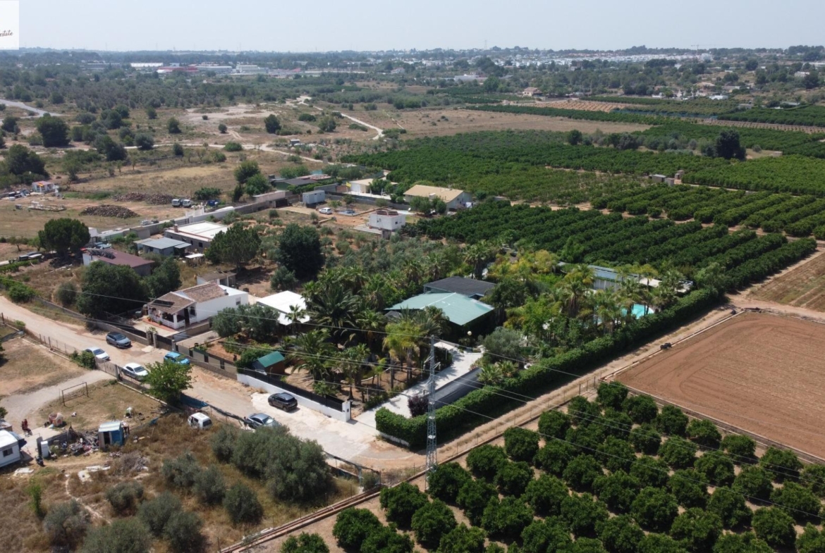 EXCLUSIVE VILLA-OASIS WITH GUEST-HOUSES (BÉTERA)