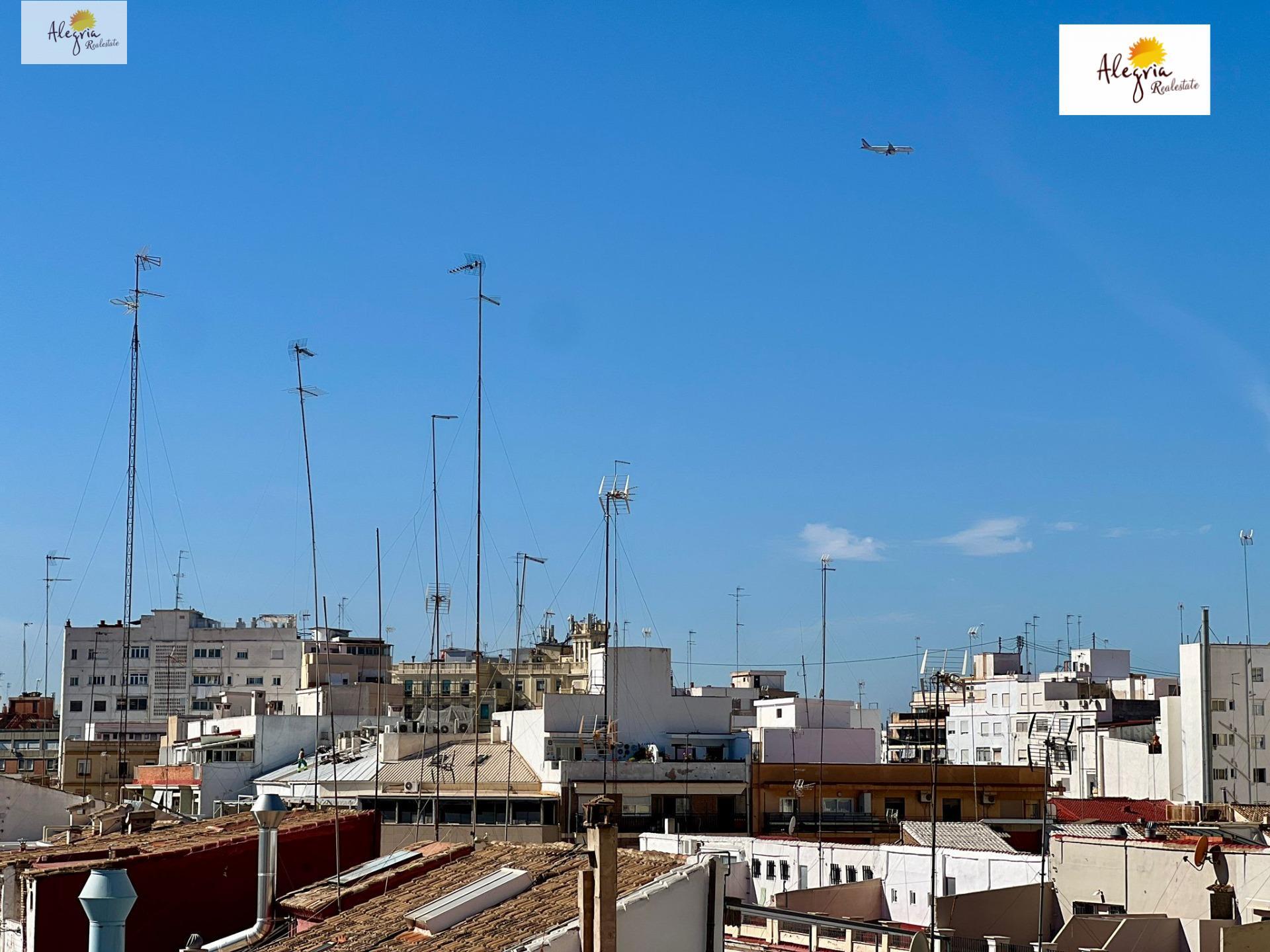 20-53 !!! EXTRAORDINARY DUPLEX IN THE HISTORIC CENTER OF VALENCIA