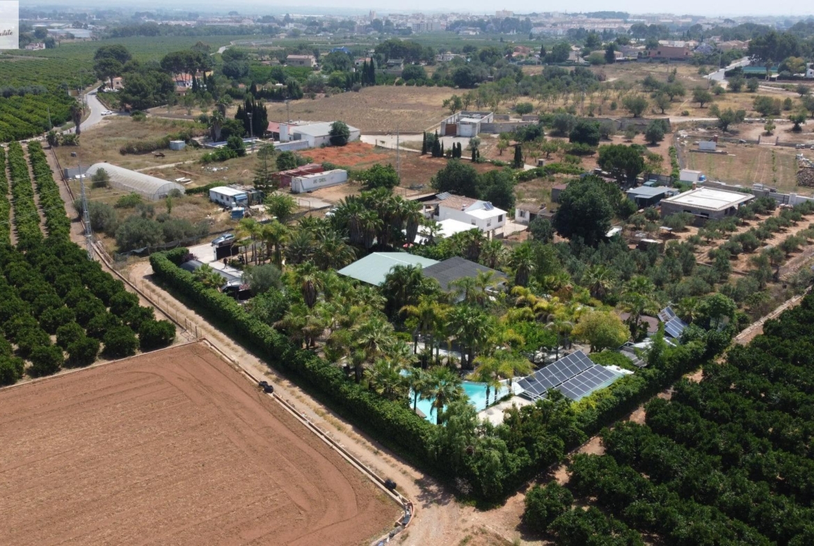 EXCLUSIVE VILLA-OASIS WITH GUEST-HOUSES (BÉTERA)
