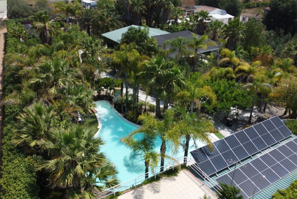 EXCLUSIVE VILLA-OASIS WITH GUEST-HOUSES (BÉTERA)