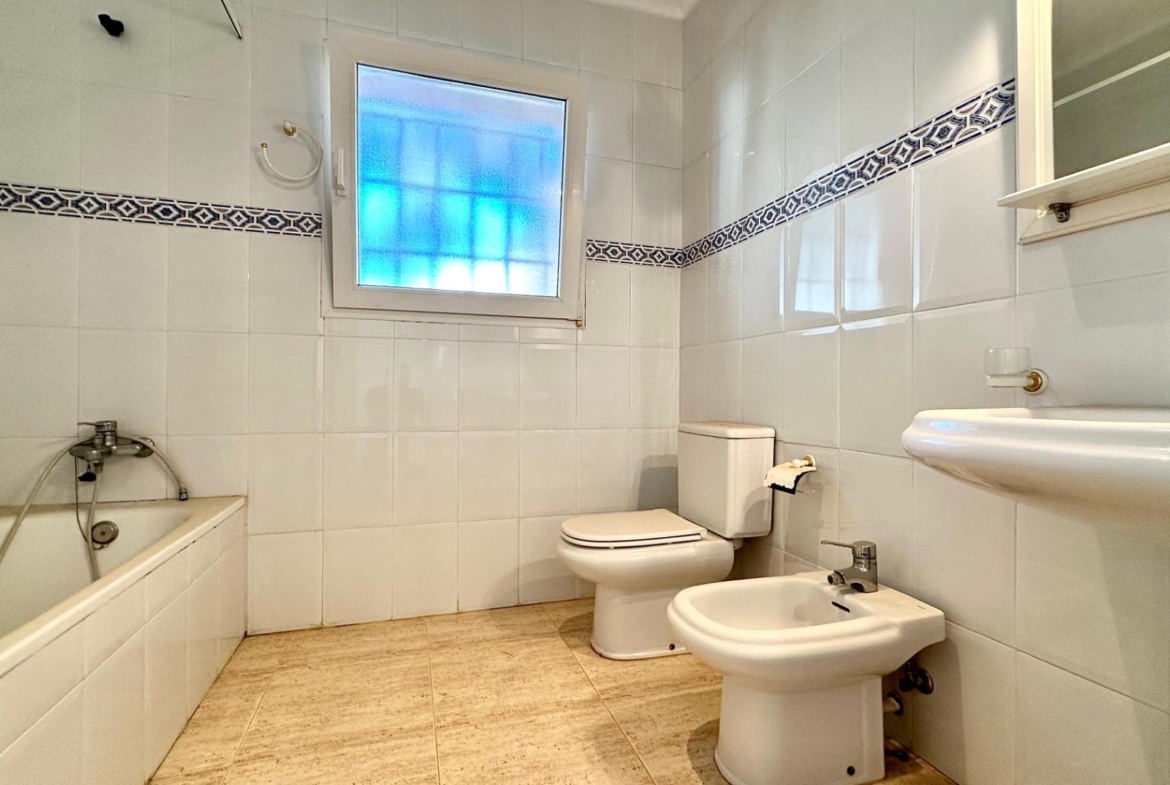 Detached villa close to the sea in Las Rotas
