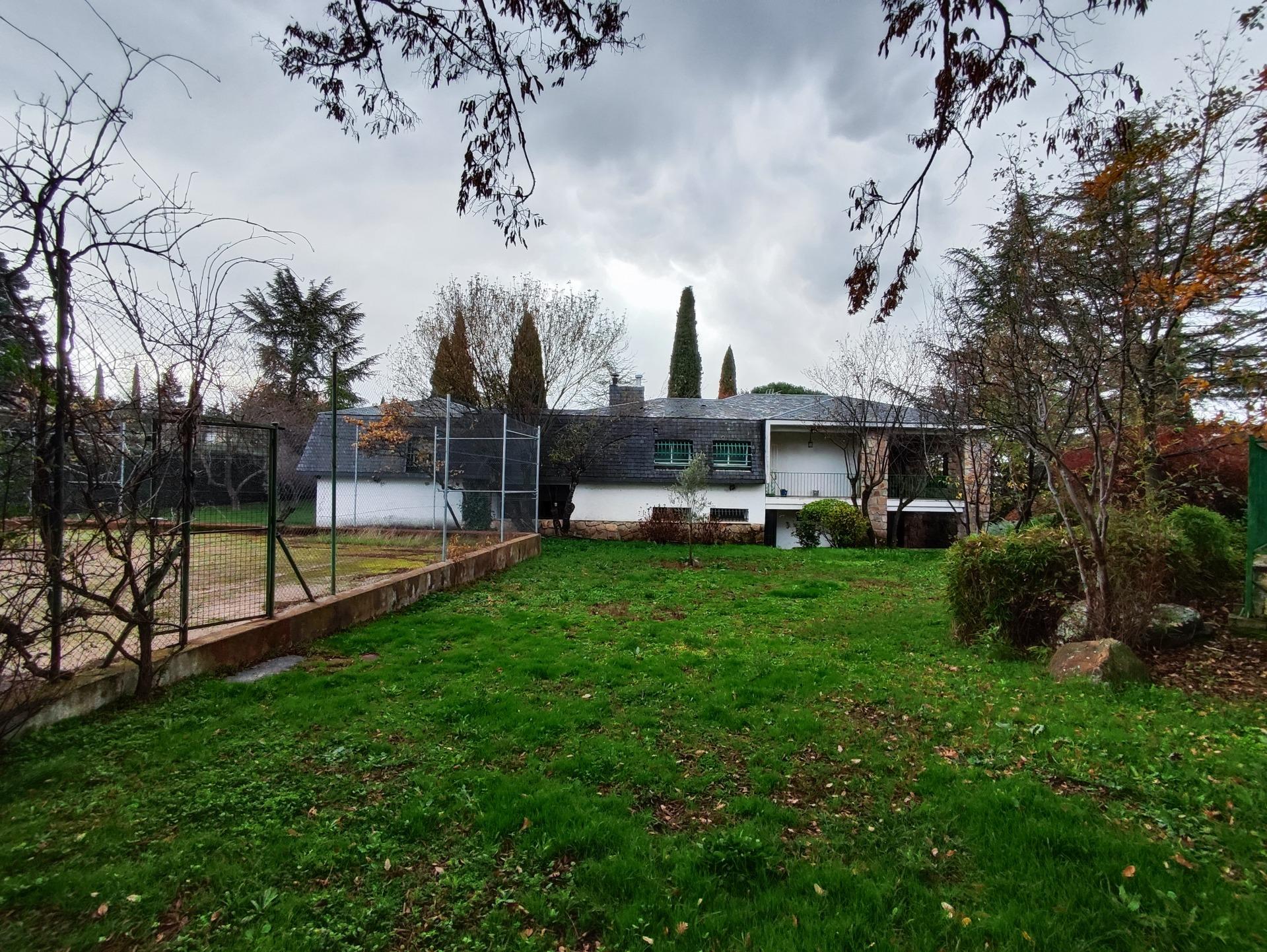 SPECTACULAR DETACHED CHALET IN SOTO DEL REAL, MADRID