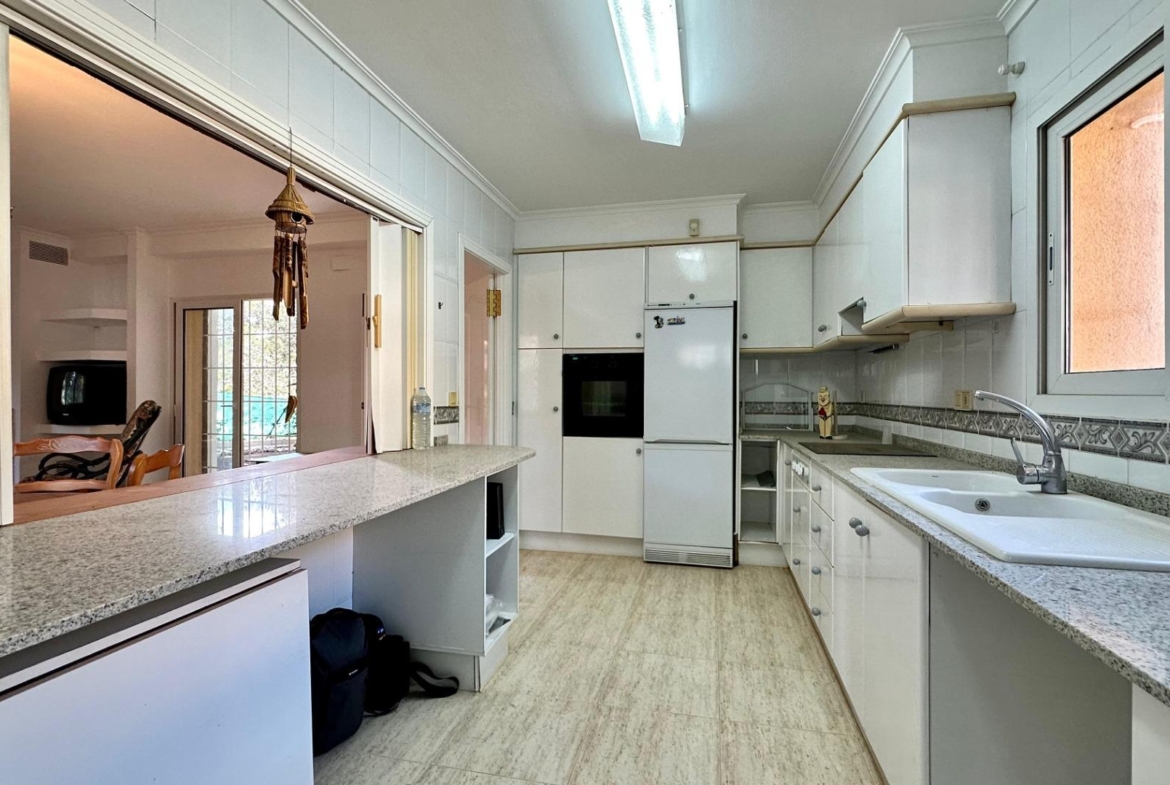Detached villa close to the sea in Las Rotas