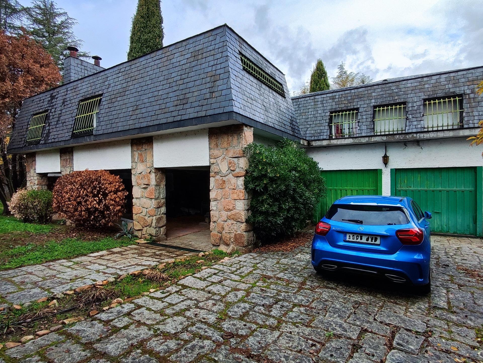 SPECTACULAR DETACHED CHALET IN SOTO DEL REAL, MADRID