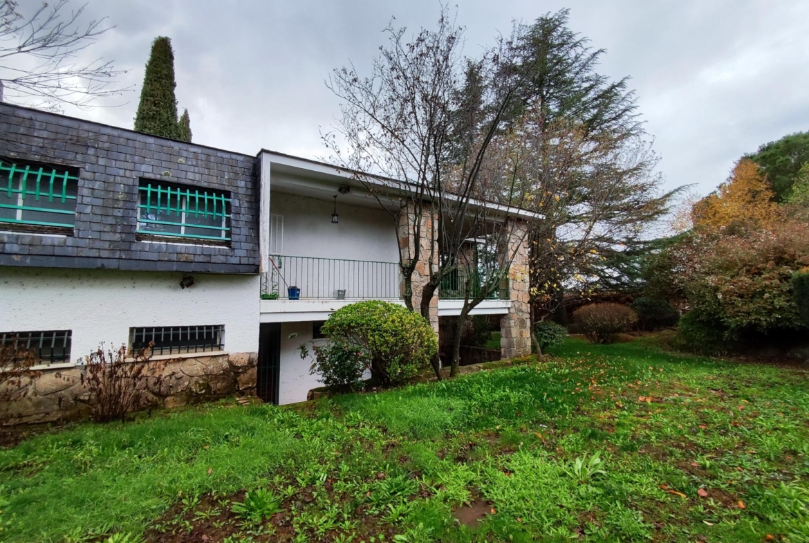 SPECTACULAR DETACHED CHALET IN SOTO DEL REAL, MADRID