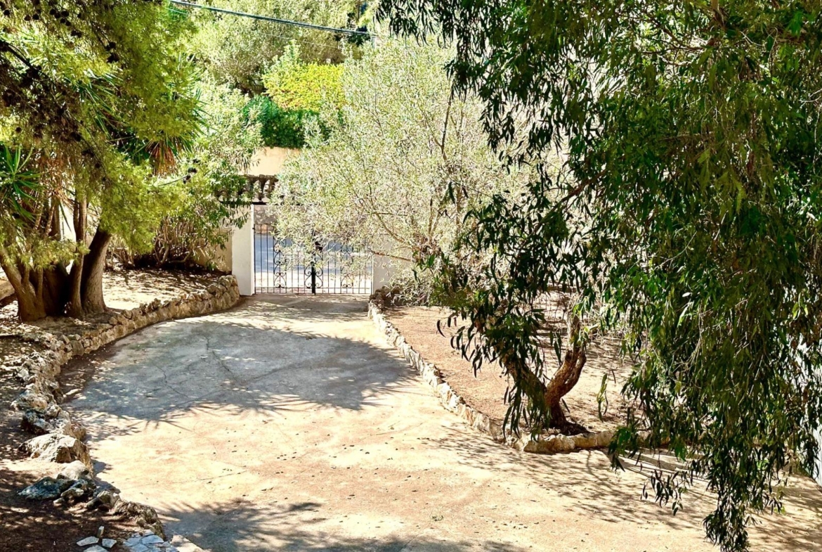Detached villa close to the sea in Las Rotas
