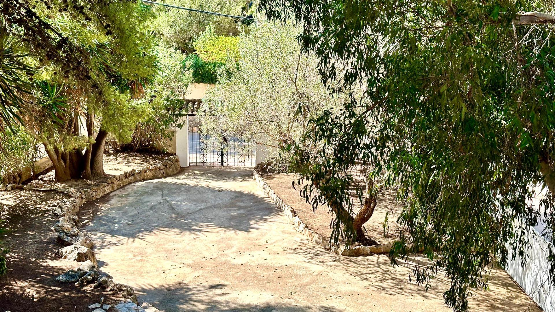 23-23 Detached villa close to the sea in Las Rotas