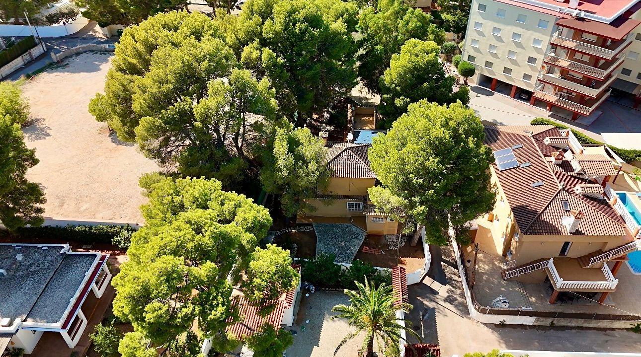 23-28 Detached villa close to the sea in Las Rotas