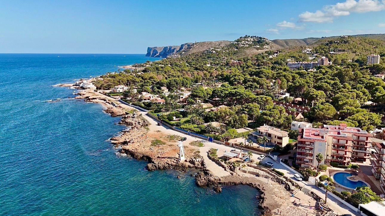 23-30 Detached villa close to the sea in Las Rotas