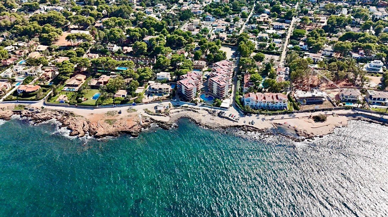 23-31 Detached villa close to the sea in Las Rotas