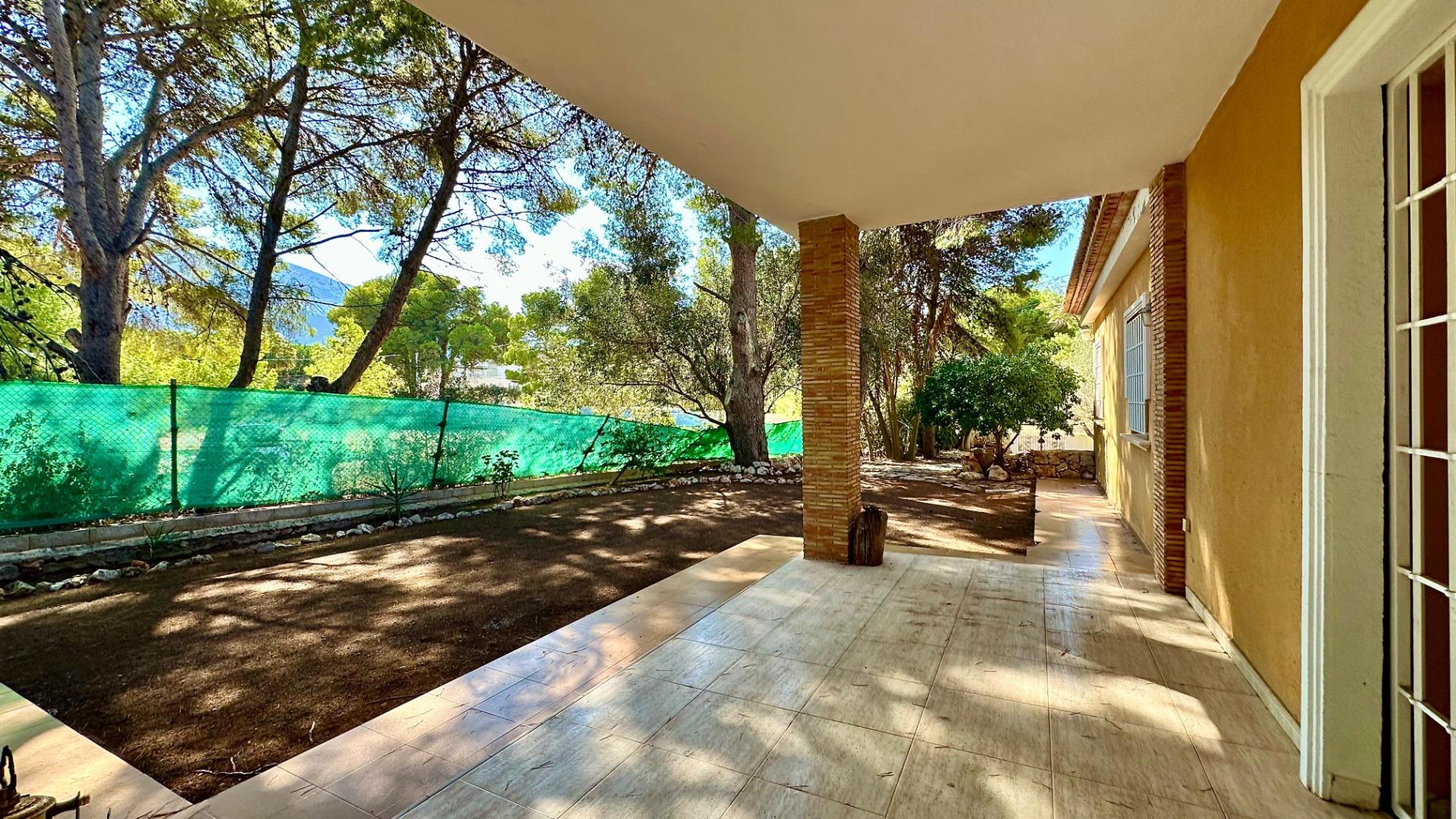 23-4 Detached villa close to the sea in Las Rotas