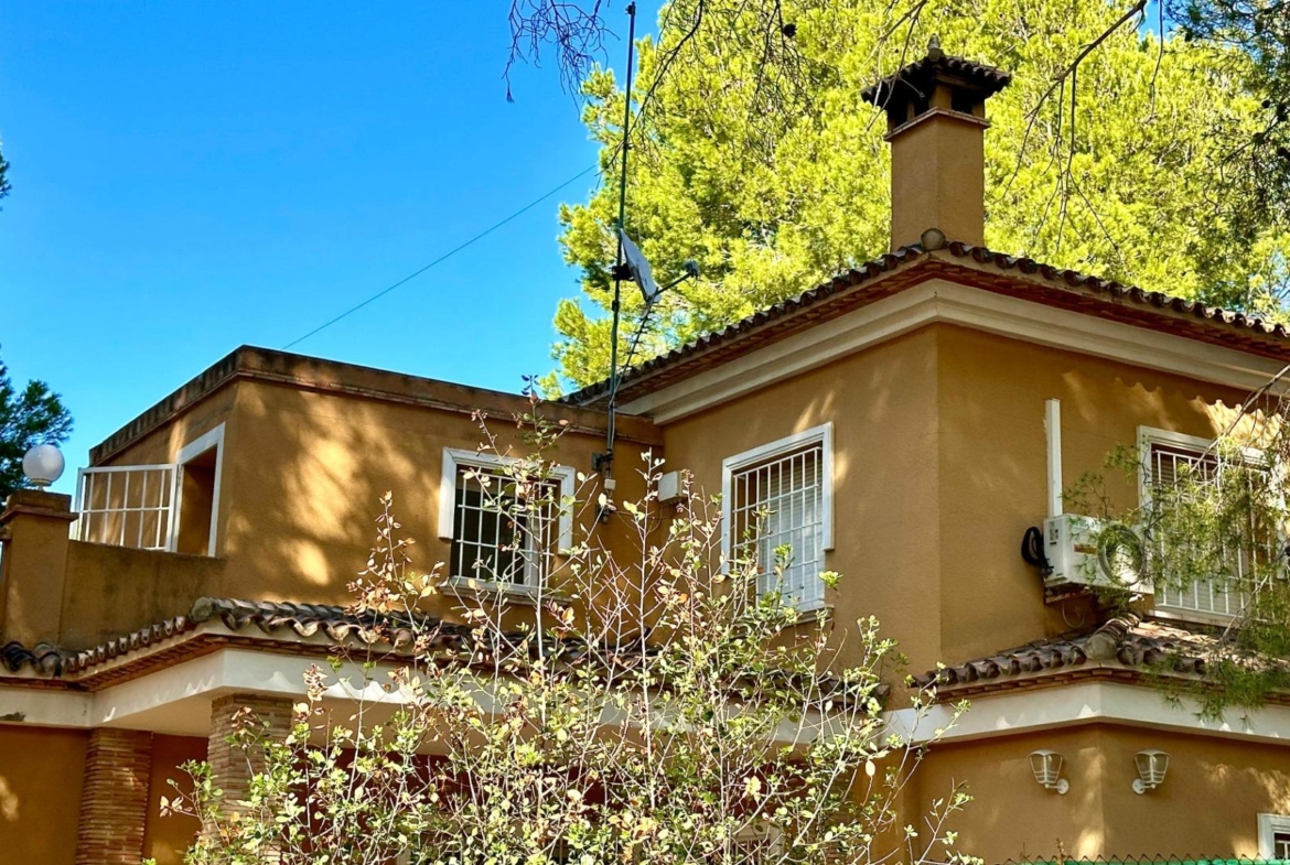 Detached villa close to the sea in Las Rotas