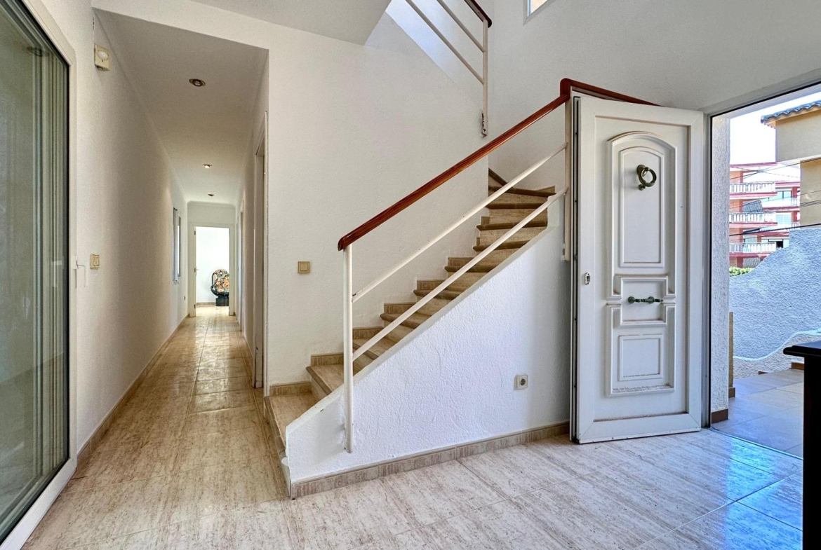 Detached villa close to the sea in Las Rotas