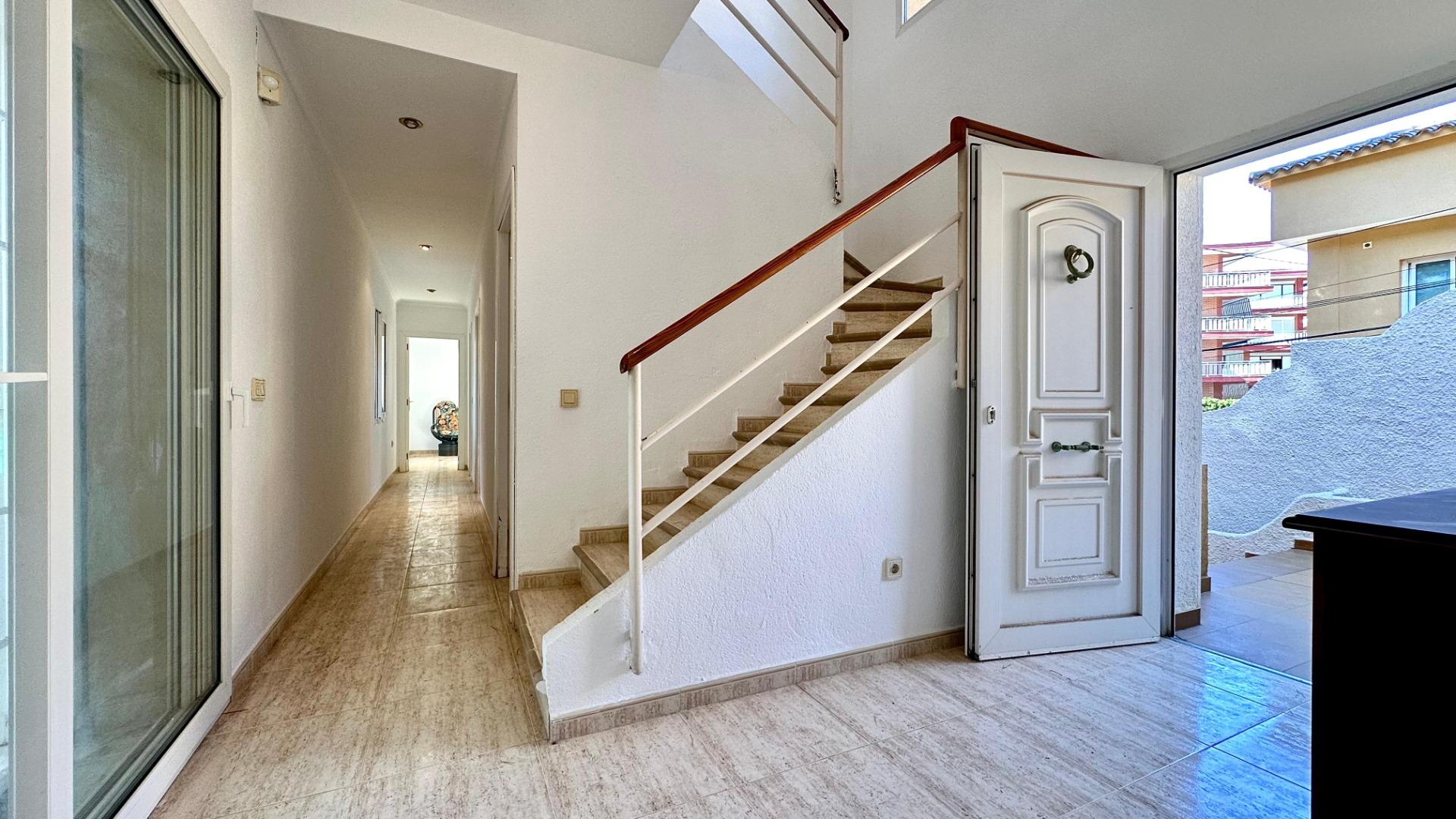 23-6 Detached villa close to the sea in Las Rotas