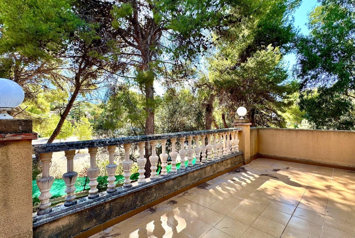 Detached villa close to the sea in Las Rotas