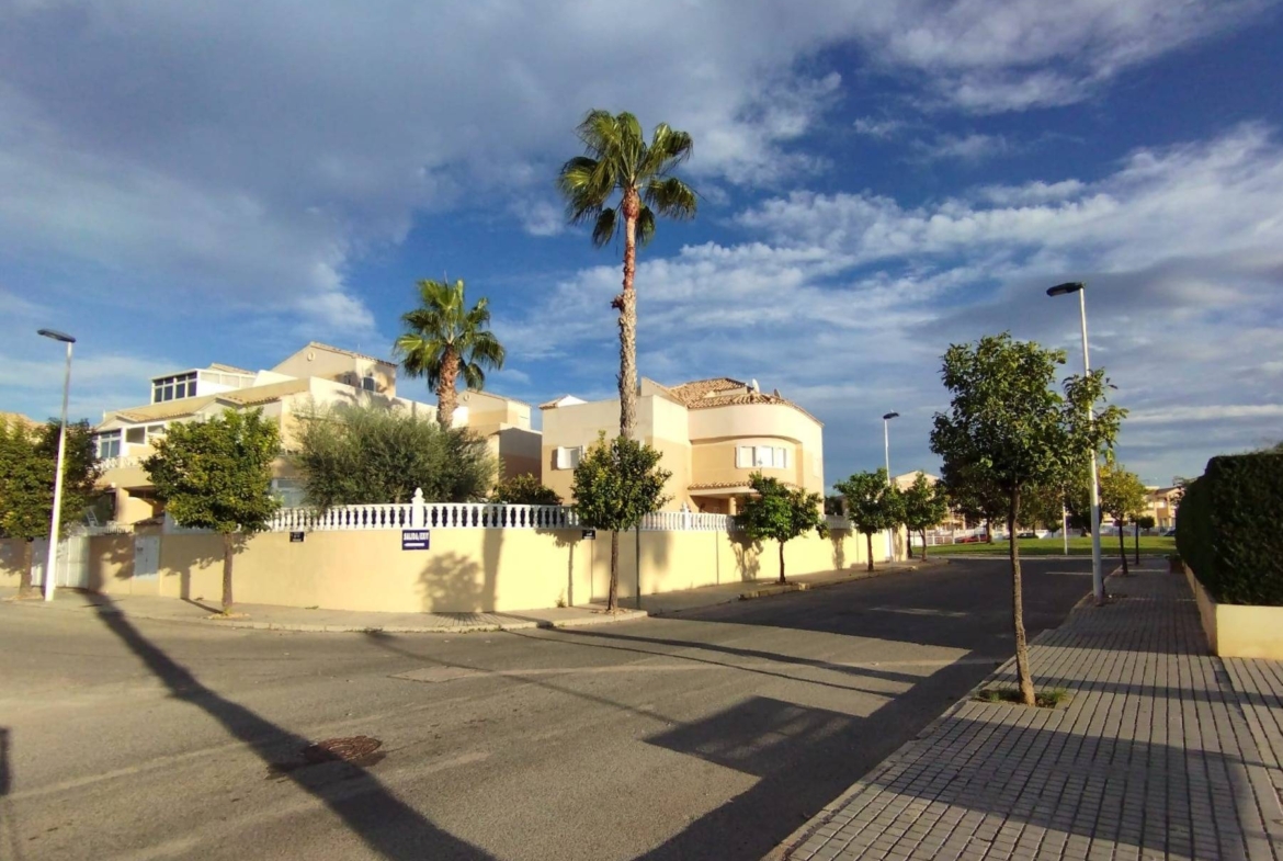 Exclusive Villa with Salt Lake Views in Torrevieja