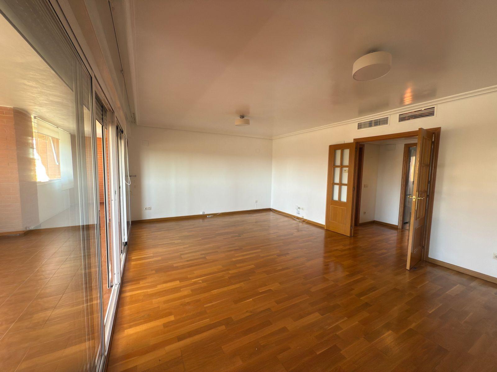 26-10 Impecable vivienda en urbanización trangua cerca de la playa