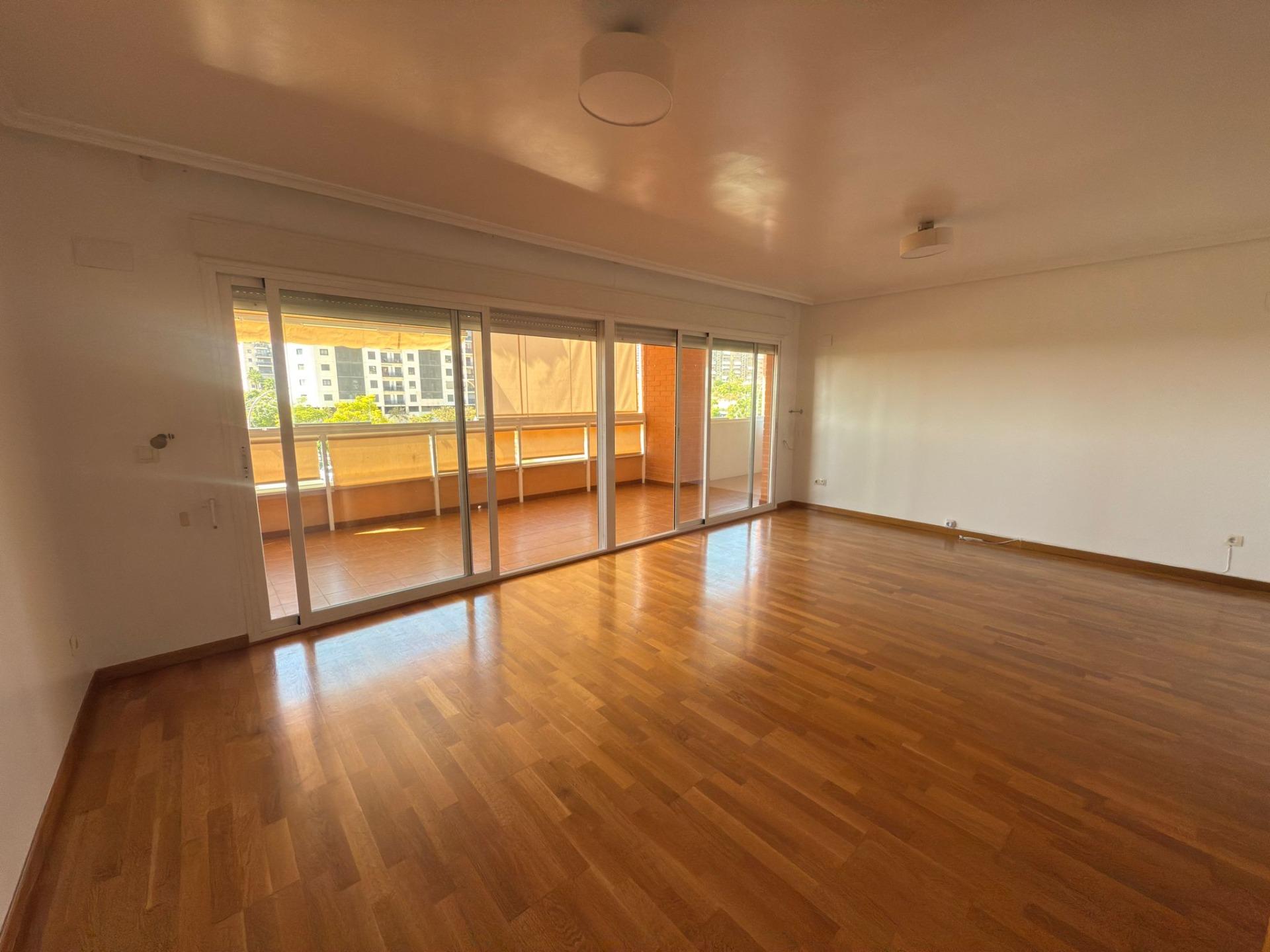 26-11 Impecable vivienda en urbanización trangua cerca de la playa