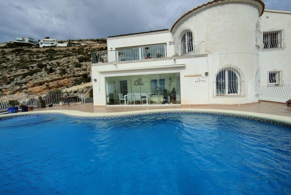 EXCLUSIVA VILLA INDEPENDIENTE EN CUMBRE DEL SOL