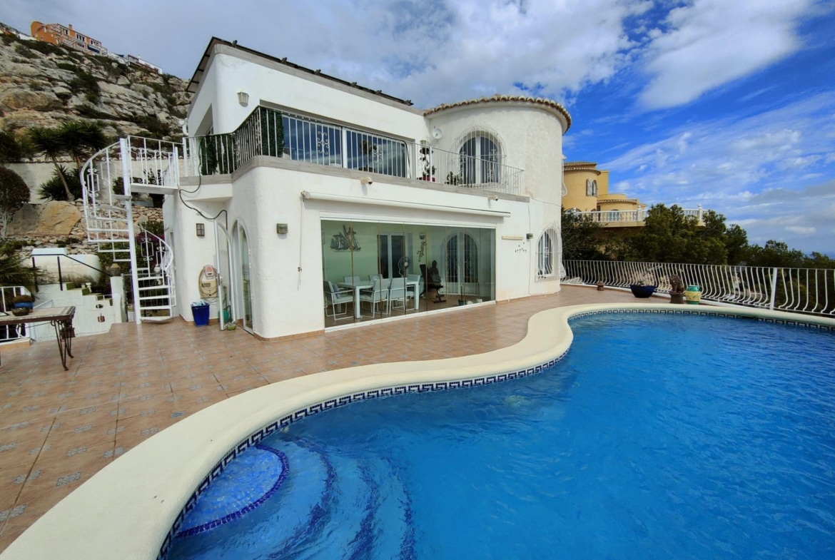 EXCLUSIVA VILLA INDEPENDIENTE EN CUMBRE DEL SOL