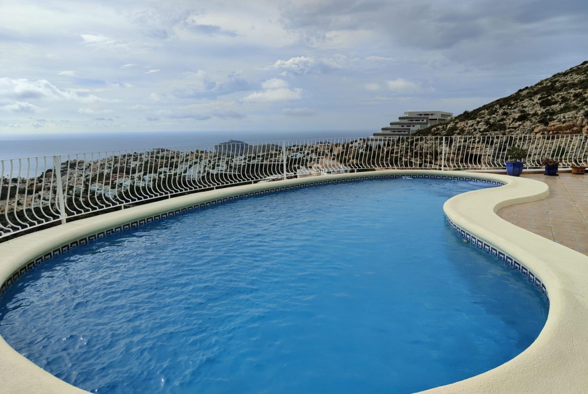 EXCLUSIVA VILLA INDEPENDIENTE EN CUMBRE DEL SOL
